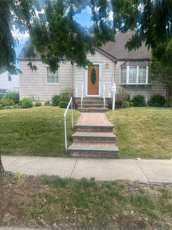 79 Soloff Boulevard, Inwood, NY 11096