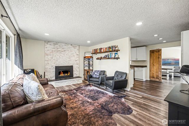 12211 109th Avenue Ct E, Puyallup, WA 98374