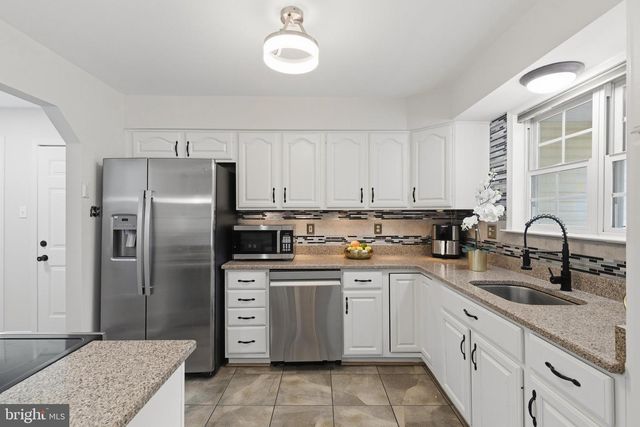 6870 HAWKINS GATE RD, La Plata, MD 20646