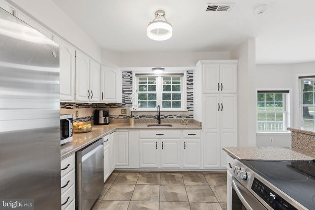 6870 HAWKINS GATE RD, La Plata, MD 20646