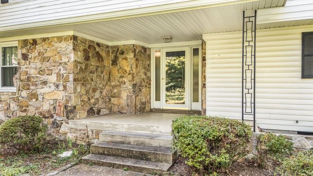 307 Golf Club Ln, Tullahoma, TN 37388