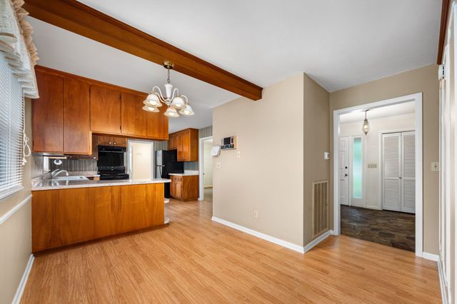 307 Golf Club Ln, Tullahoma, TN 37388