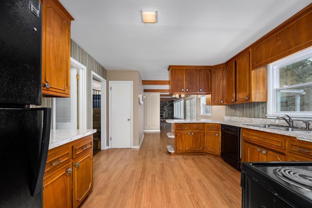 307 Golf Club Ln, Tullahoma, TN 37388