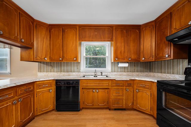 307 Golf Club Ln, Tullahoma, TN 37388