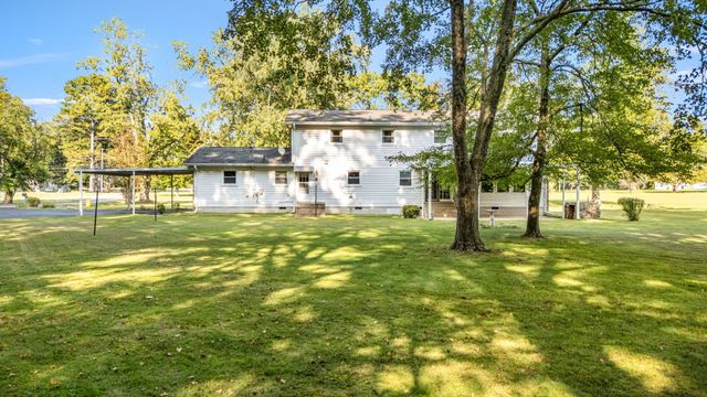 307 Golf Club Ln, Tullahoma, TN 37388