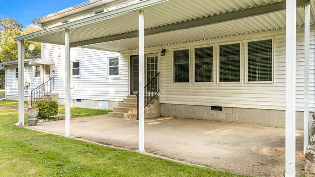 307 Golf Club Ln, Tullahoma, TN 37388