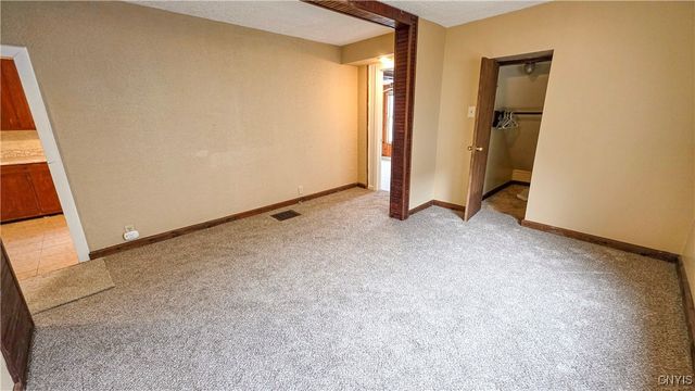 15 Pleasant Street, Auburn, NY 13021