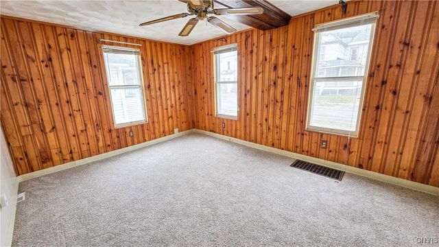 15 Pleasant Street, Auburn, NY 13021