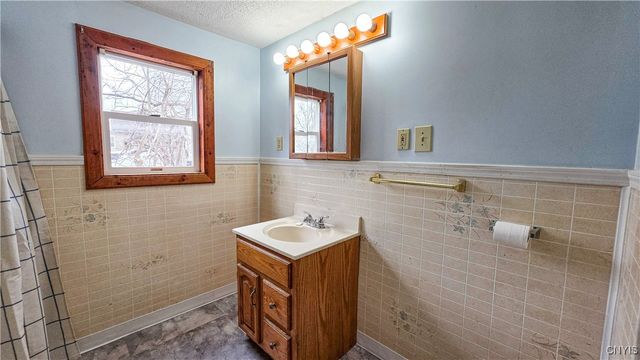 15 Pleasant Street, Auburn, NY 13021