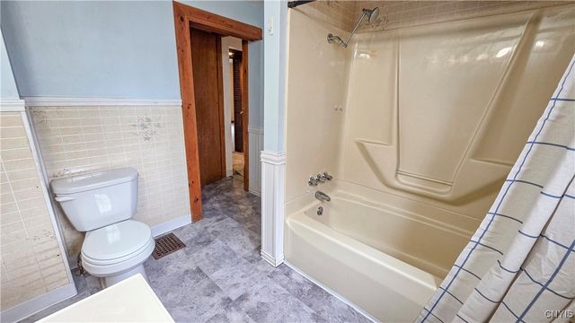 15 Pleasant Street, Auburn, NY 13021