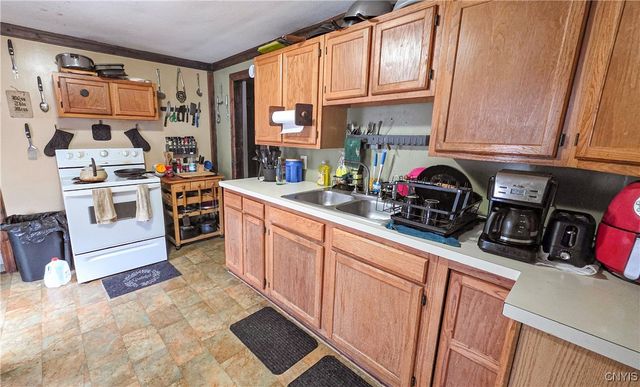 15 Pleasant Street, Auburn, NY 13021