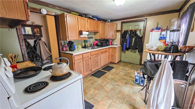 15 Pleasant Street, Auburn, NY 13021