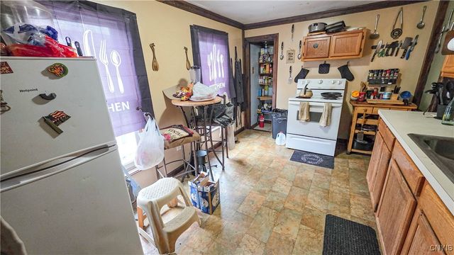 15 Pleasant Street, Auburn, NY 13021