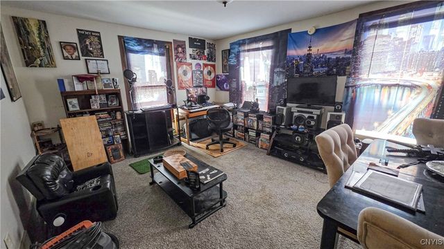 15 Pleasant Street, Auburn, NY 13021