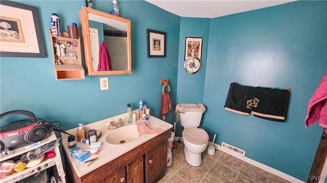 15 Pleasant Street, Auburn, NY 13021