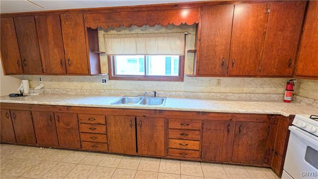 15 Pleasant Street, Auburn, NY 13021