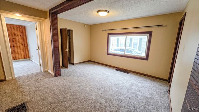 15 Pleasant Street, Auburn, NY 13021