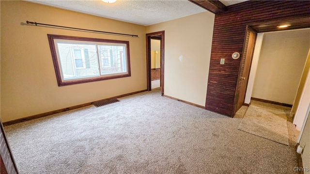 15 Pleasant Street, Auburn, NY 13021