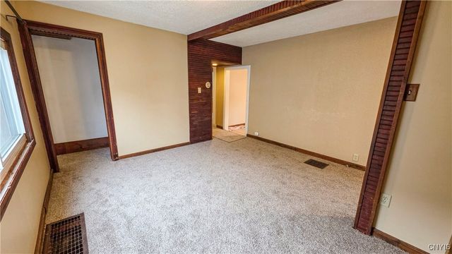 15 Pleasant Street, Auburn, NY 13021