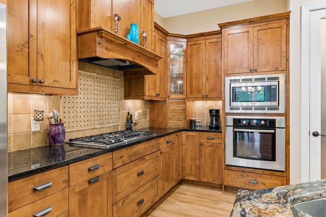 1236 Lakemoor Drive, Woodbury, MN 55129