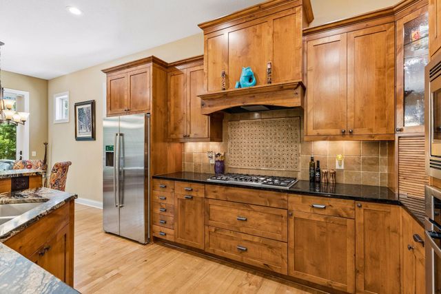 1236 Lakemoor Drive, Woodbury, MN 55129