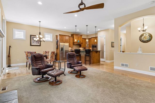 1236 Lakemoor Drive, Woodbury, MN 55129