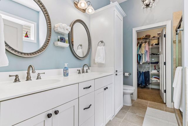 1236 Lakemoor Drive, Woodbury, MN 55129