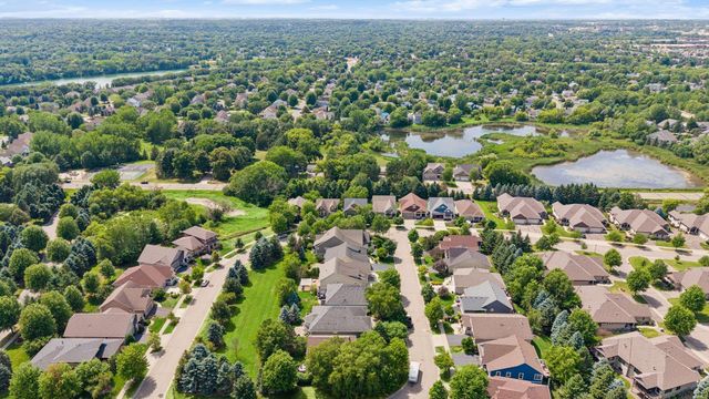 1236 Lakemoor Drive, Woodbury, MN 55129