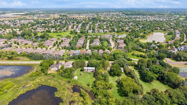 1236 Lakemoor Drive, Woodbury, MN 55129