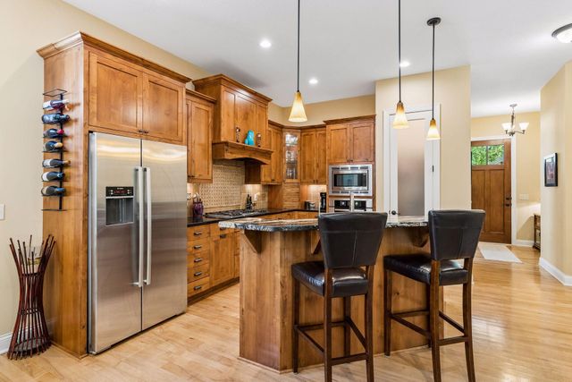 1236 Lakemoor Drive, Woodbury, MN 55129