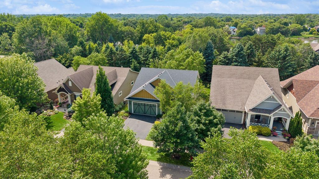 1236 Lakemoor Drive, Woodbury, MN 55129