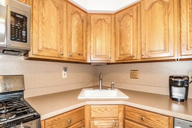 118 Selby Ct, Franklin Twp., NJ 08873