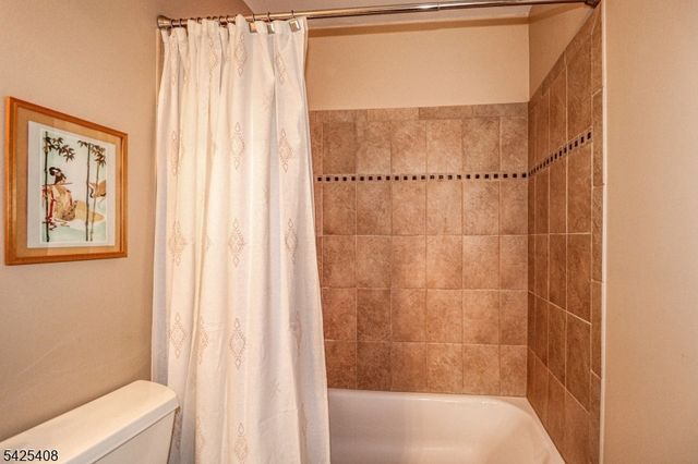 118 Selby Ct, Franklin Twp., NJ 08873