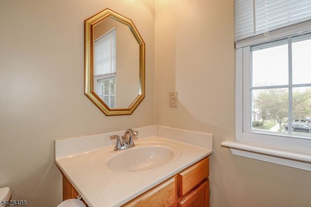 118 Selby Ct, Franklin Twp., NJ 08873