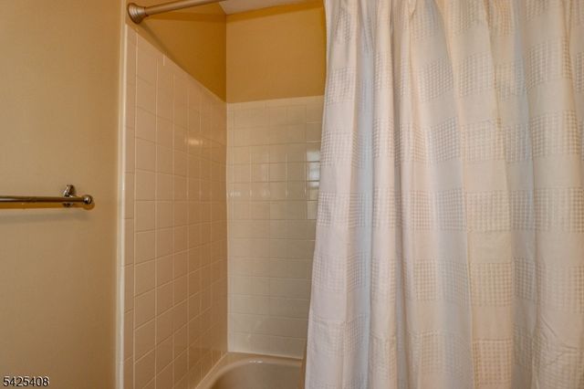 118 Selby Ct, Franklin Twp., NJ 08873