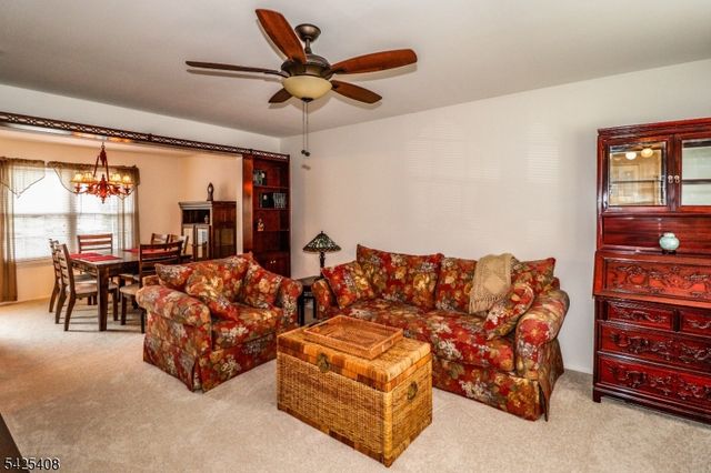 118 Selby Ct, Franklin Twp., NJ 08873