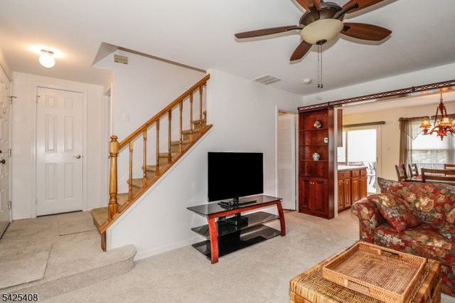 118 Selby Ct, Franklin Twp., NJ 08873