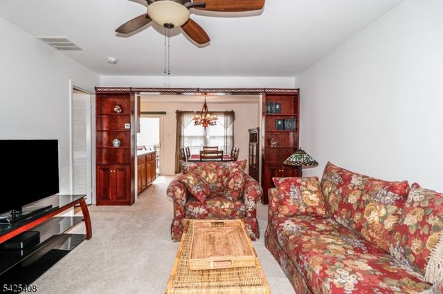 118 Selby Ct, Franklin Twp., NJ 08873