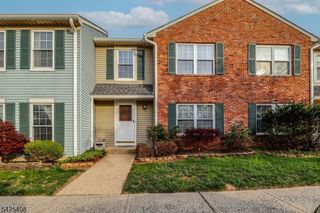 118 Selby Ct, Franklin Twp., NJ 08873