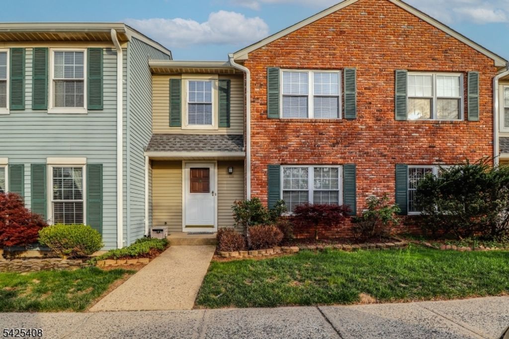 118 Selby Ct, Franklin Twp., NJ 08873
