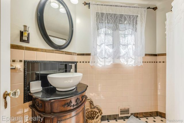 3455 Gratiot Avenue, Port Huron, MI 48060