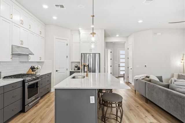 4704 Eberly ST, Austin, TX 78723