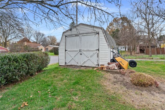 960 2nd St, Baden, PA 15005