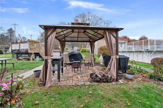 960 2nd St, Baden, PA 15005