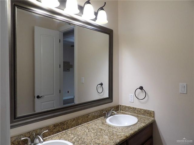 1500 N Holland Avenue, Mission, TX 78572