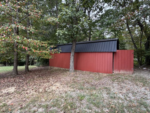 397 Buck Perry Rd, Bethpage, TN 37022