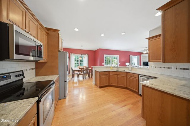 29 Heritage Court, Cohoes, NY 12047