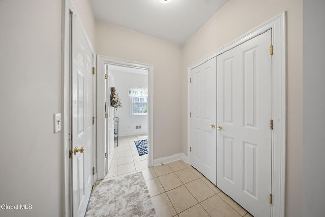 29 Heritage Court, Cohoes, NY 12047