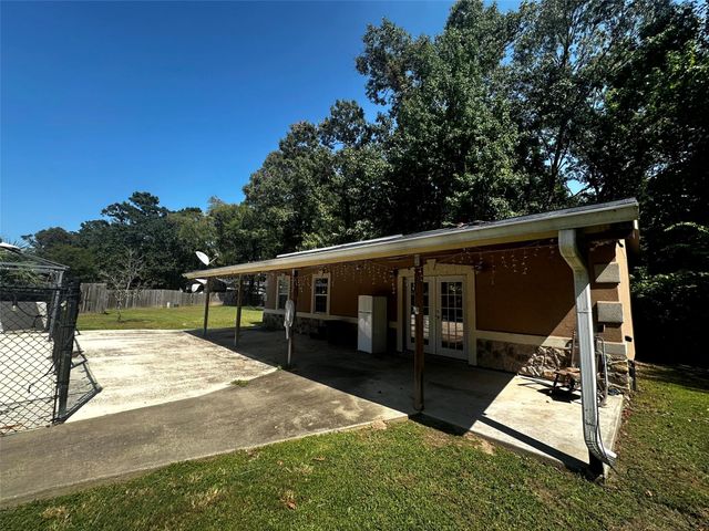 629 Hidden Oaks Drive, Point Blank, TX 77364