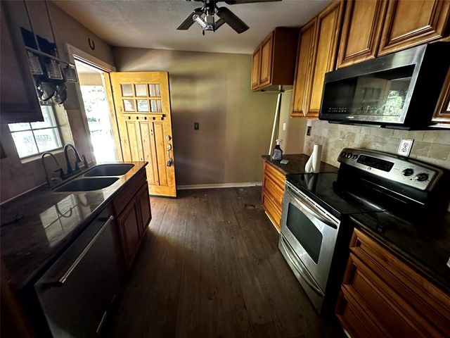 629 Hidden Oaks Drive, Point Blank, TX 77364